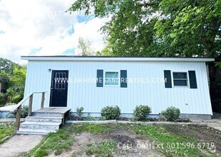 Building Photo - 164 Roosevelt Rd