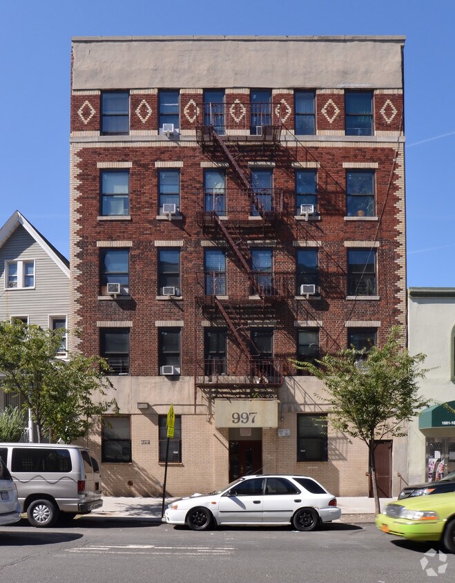 Building Photo - 997 Morris Ave
