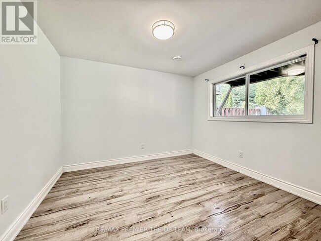 Building Photo - 120 Royal Palm Dr