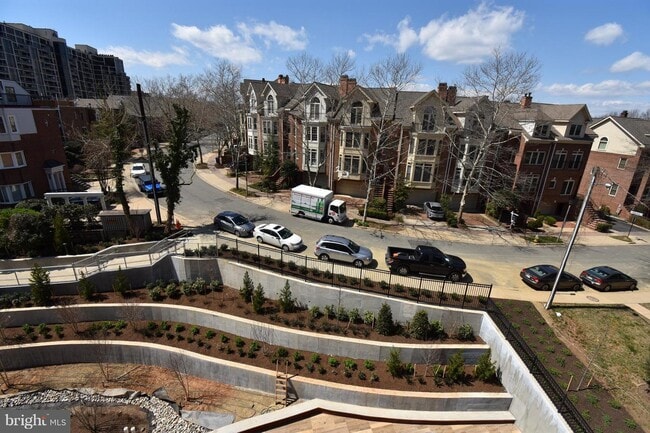 Building Photo - 1411 Key Blvd