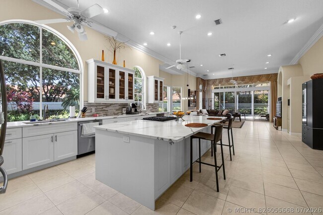 Building Photo - 1048 Diamond Head Way