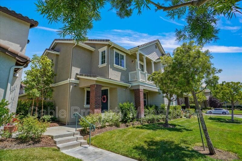 Foto principal - 27448 Coldwater Dr