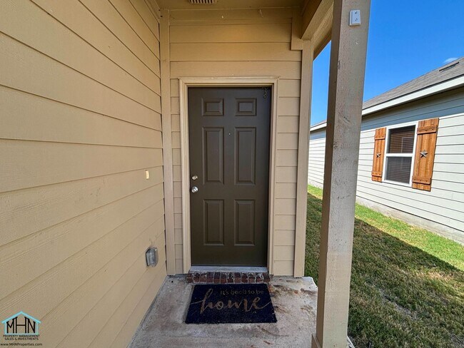 Foto del edificio - Inviting 3-bedroom, 2-bathroom House, Epit...