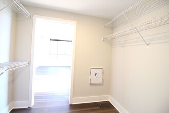 Interior Photo - Main2525