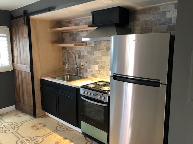 Kitchen Wall - 7904 Laurel Canyon Blvd
