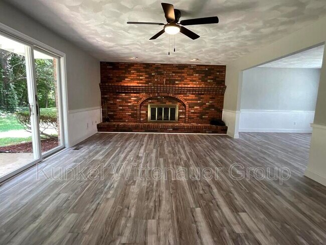Building Photo - 30 Shallowbrook Dr