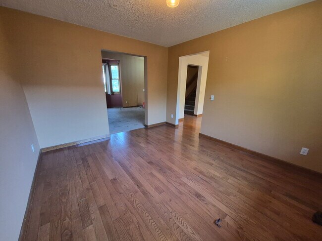 Foto del edificio - 4272 Kingsbury Dr