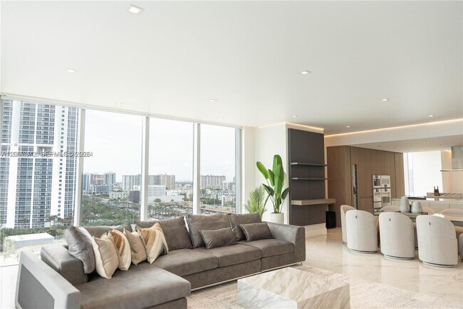 Foto del edificio - 18501 Collins Ave