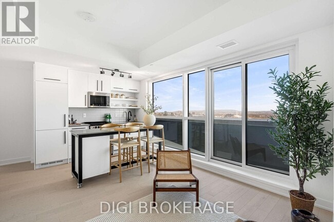 Building Photo - 560 Rideau St