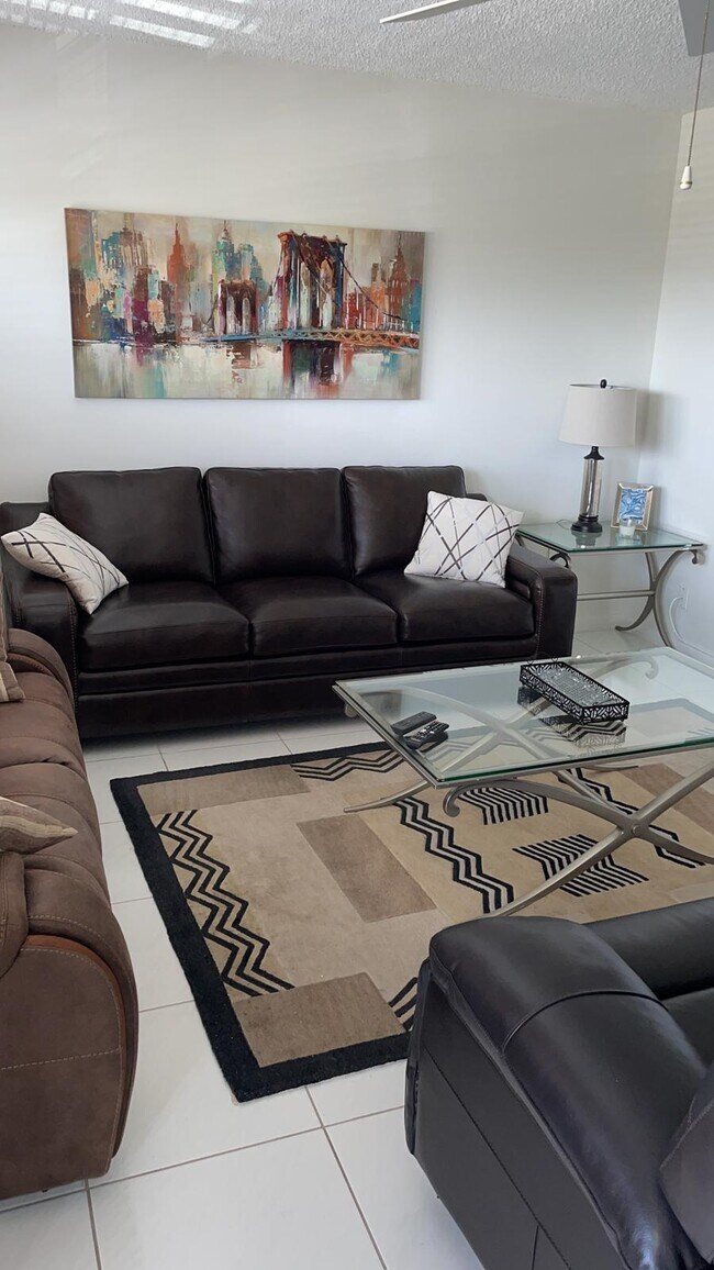 Foto del edificio - 4014 Cornwall Dr