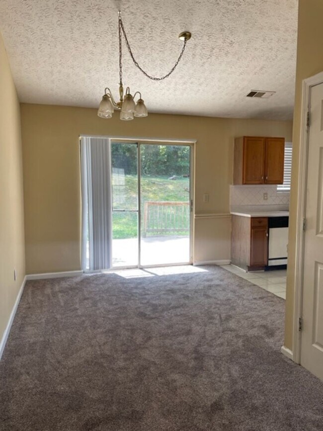 Building Photo - 2110 Lown Farm Ln