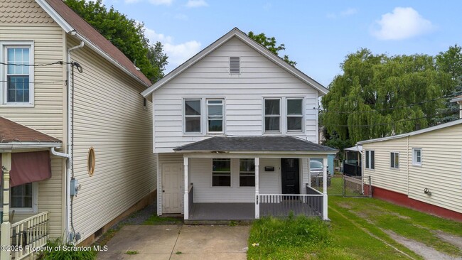 Building Photo - 121 Throop St