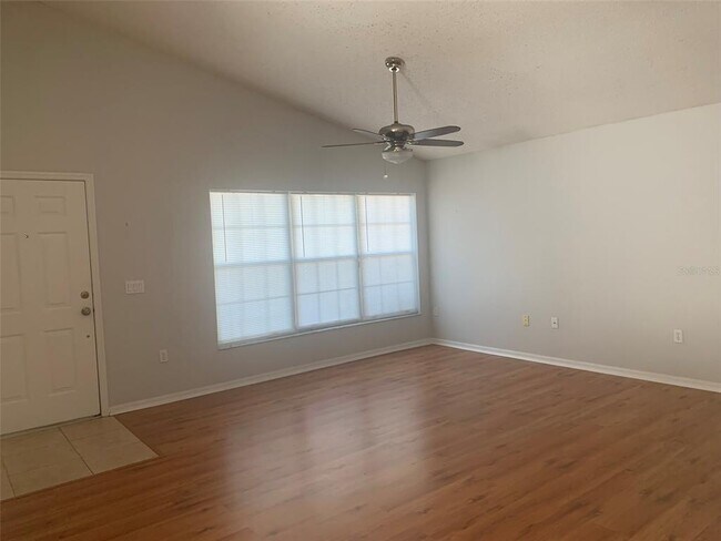 Foto del edificio - 318 Daniels Pointe Dr