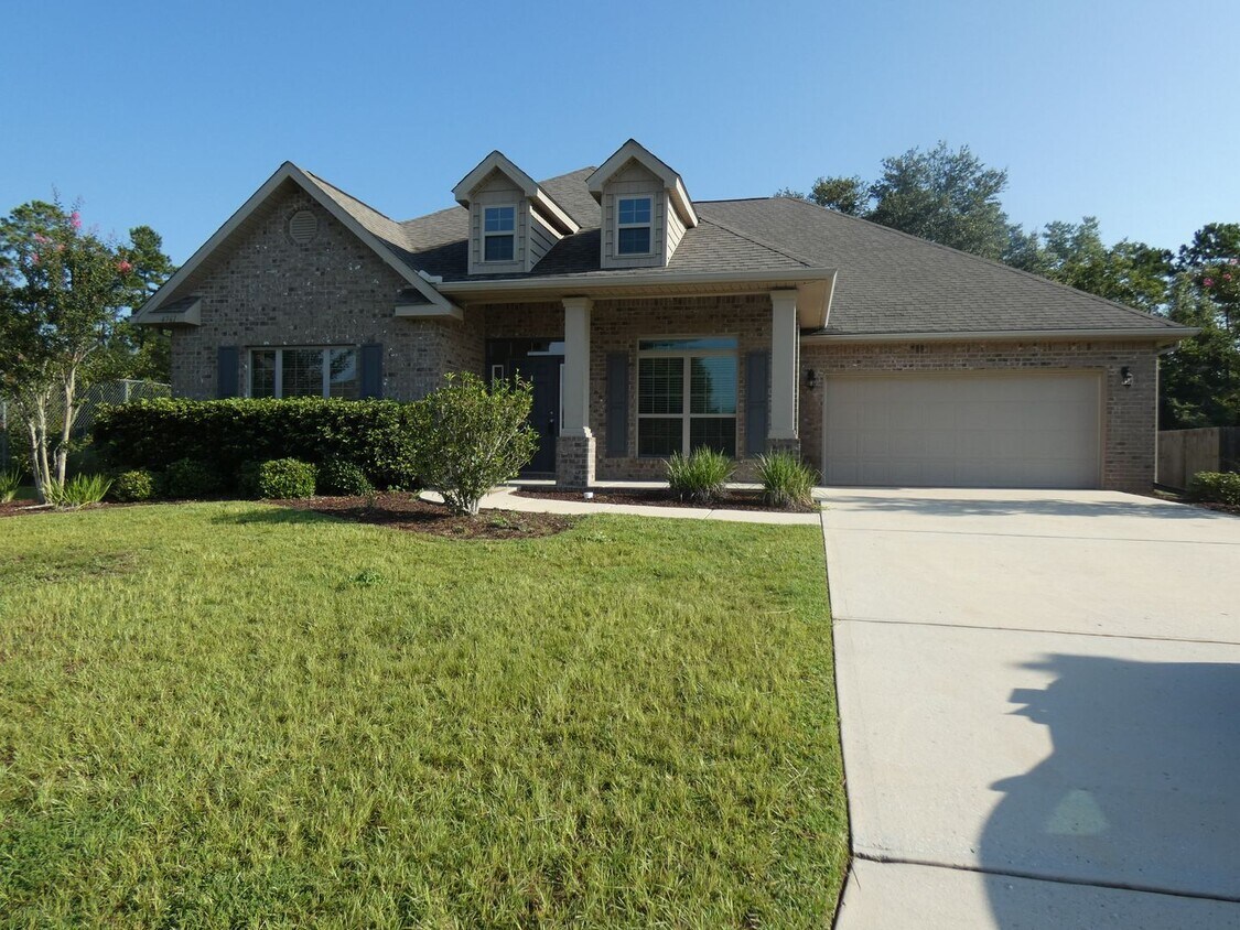 Foto principal - Spacious 5-Bedroom Home - Heart of Pace
