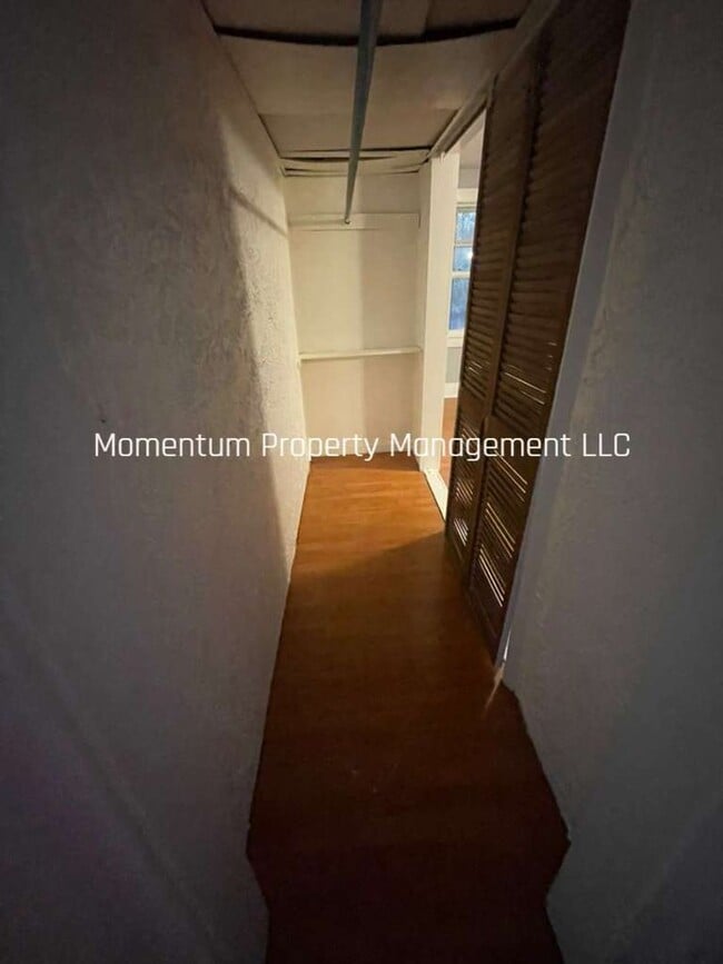 Building Photo - Beautiful One Bedroom One Bath- AVAILABLE FOR IMMEDIATE MOVE IN!!