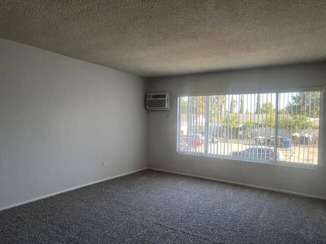 Foto del edificio - 0.0 bedroom in Los Angeles California 91343