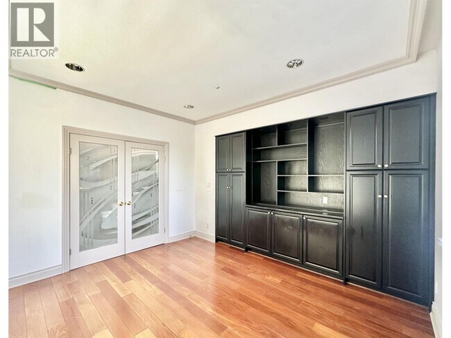 Photo du bâtiment - 883 W 52nd Ave