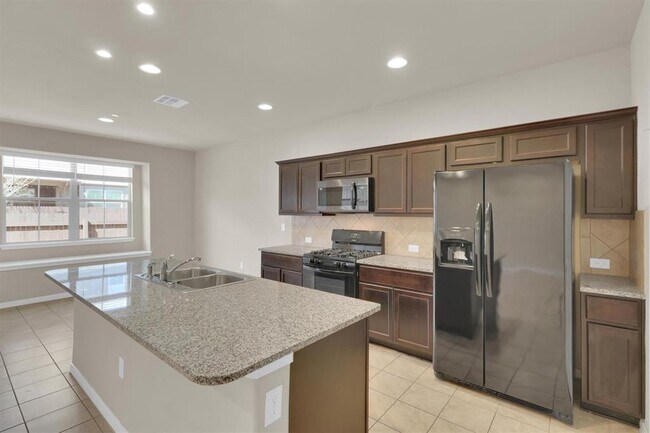 Building Photo - 2880 Donnell Dr