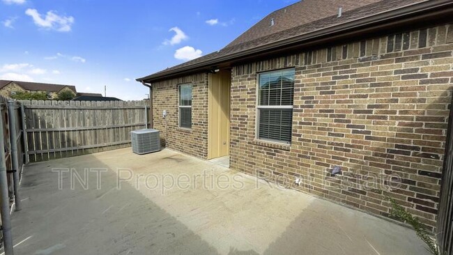 Building Photo - 315 Deacon Dr W