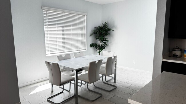 Foto del edificio - 8329 Meridian Rdg Ave