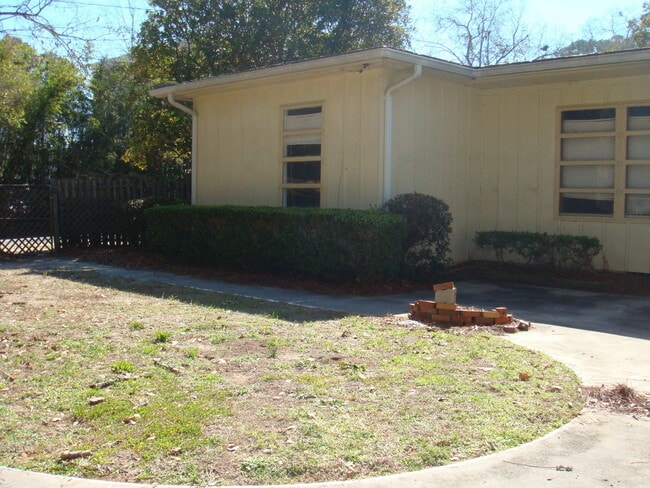 Building Photo - 2515 Churchill Dr