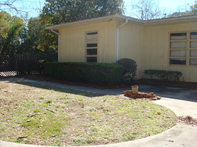 Building Photo - FOUR BEDROOM!!