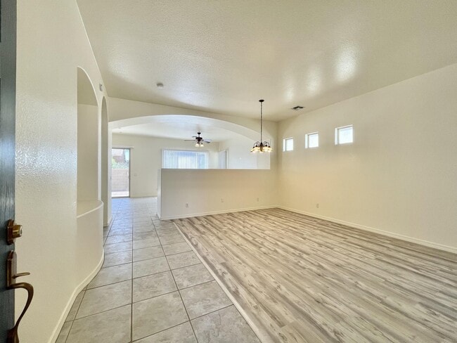 Building Photo - 25 W Camino Rancho Cielo