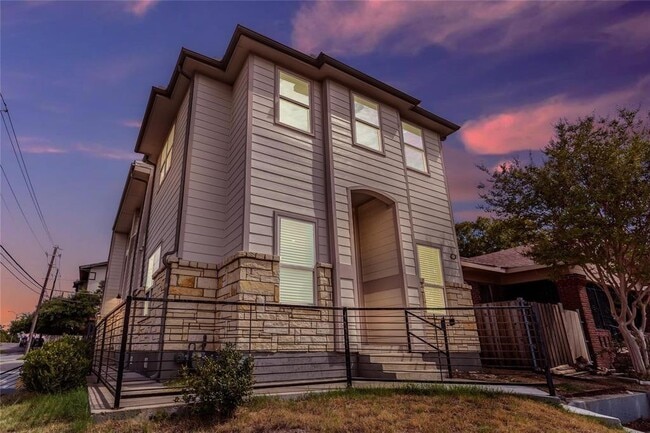 Building Photo - 422 N Marlborough Ave