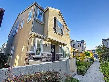 Foto del edificio - 2025 Honey Church Pl