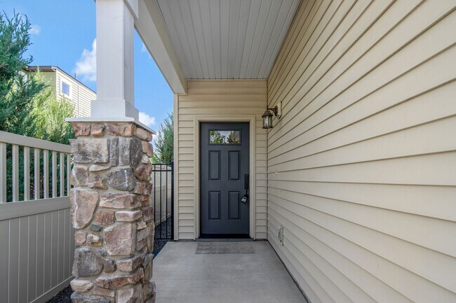 Building Photo - Discover this charming 4-bedroom, 2.5-bath...