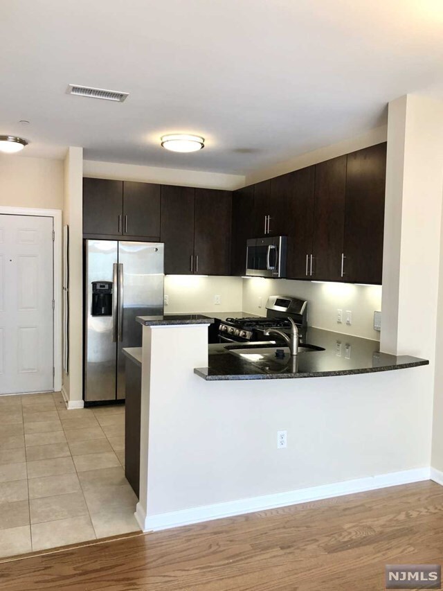 Foto del edificio - 2227 Riverview Ave