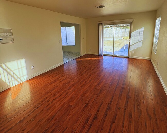 Foto del edificio - 4548 Aviation St