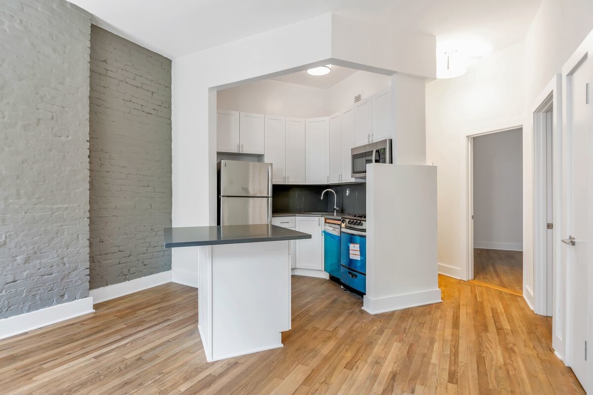 Foto principal - 222 E 95th St