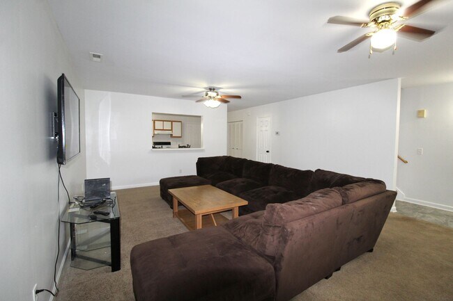 Building Photo - 486 Pheasant Run Cir