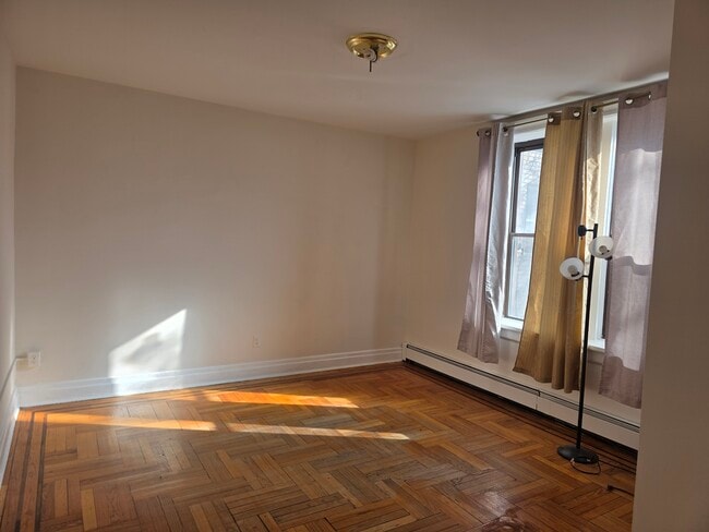 Living/dining room - 144 Old Bergen Rd