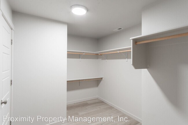 Building Photo - 3 br, 2.5 bath House - 1342 S. Goldking Way