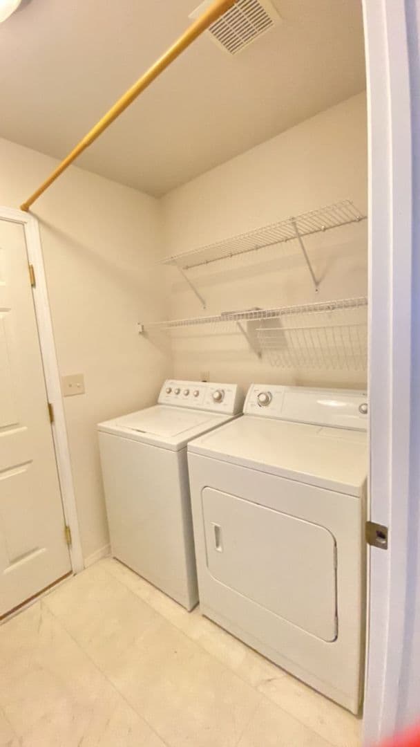 Building Photo - Rent Reduction! 3-Bed, 2-Bath Home with Mo...
