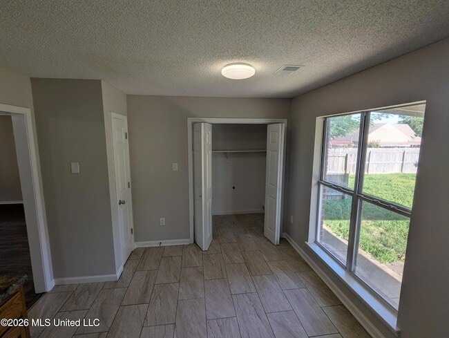 Building Photo - 10257 Palmer Dr