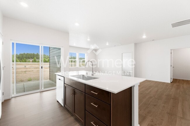 Foto del edificio - 8727 W Millsap Ln