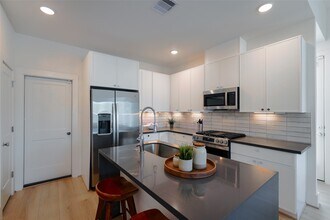 Building Photo - 864 Paul Quinn St