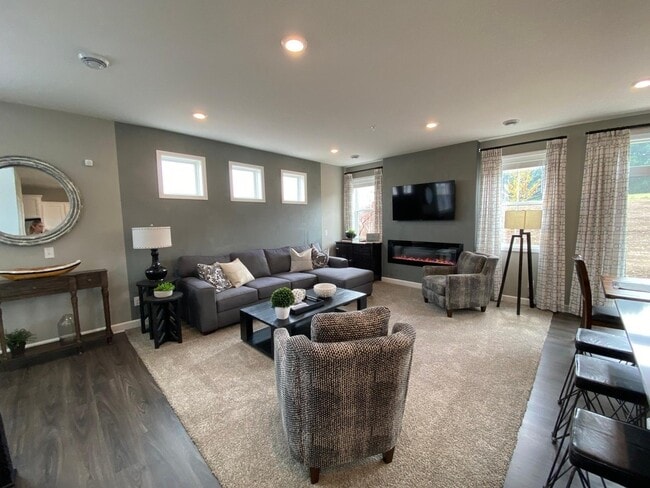 Building Photo - 6455 Inspire Cir S
