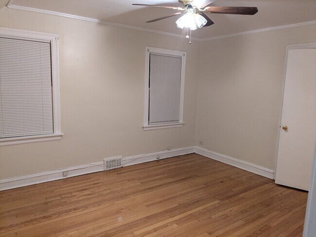 Foto del edificio - 10415 S Vernon Ave