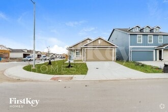 Building Photo - 10422 McClintock Dr