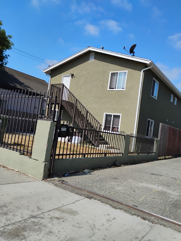 Building Photo - 5943-5943 San Pedro St