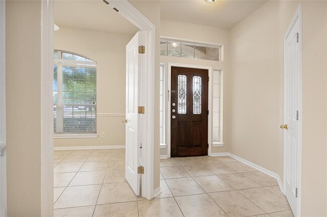 Building Photo - 9000 Deurne Dr