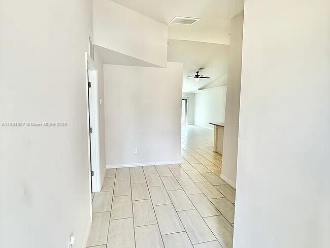 Foto del edificio - 326 SE 16th Pl