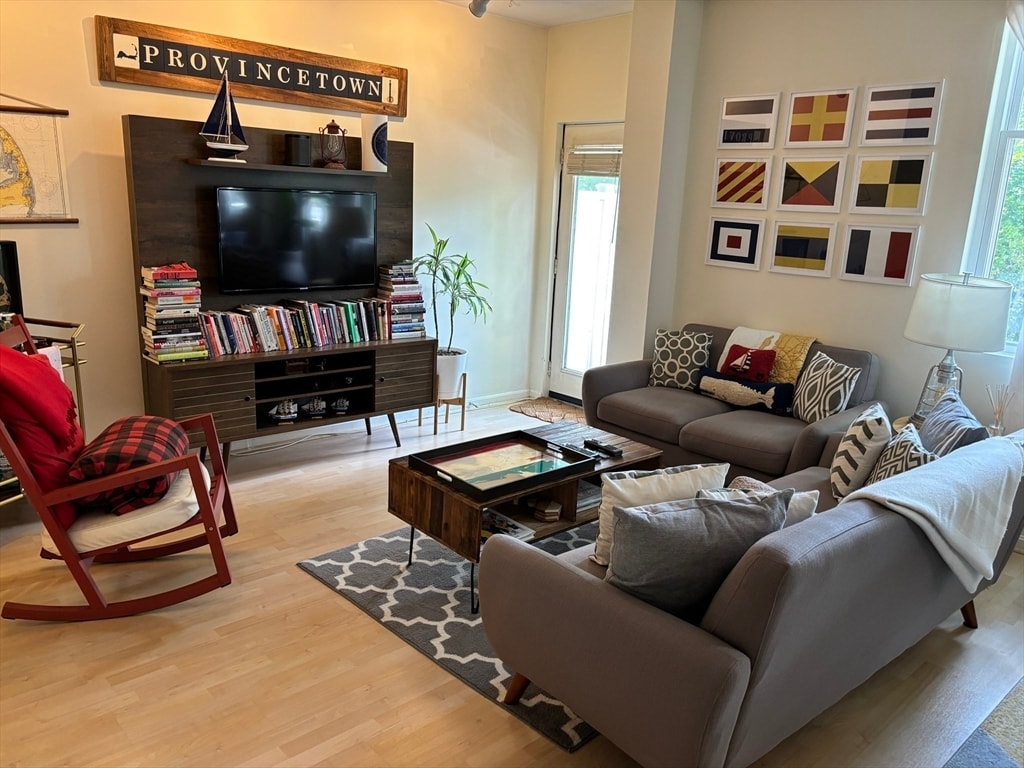 Foto principal - 217 Thorndike St