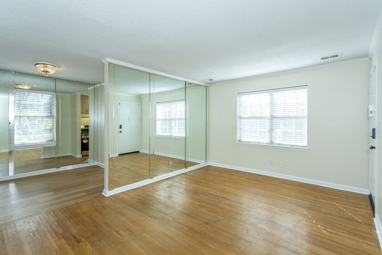 Primary Photo - 2053 Montreat Cir
