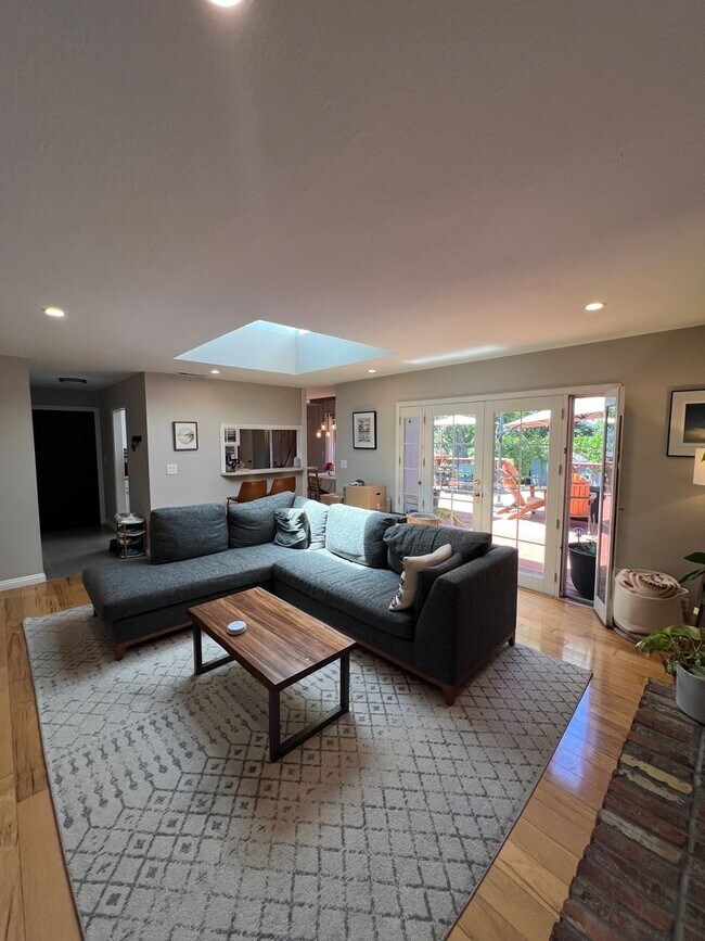 Foto del edificio - Beautiful 3 Bedroom Home in Scotts Valley — Spacious Yard & Ideal Location!