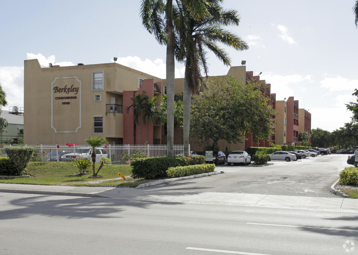 Building Photo - Berkeley Condominiums